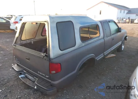 2000 Chevrolet S-10 Ls z USA, uszkodzony, nr VIN 1GCCS1956Y8218128